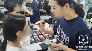   메이크업 안산메이크업학원 메이크업 수업 이야기, 요즘 메이크업 트렌드 화려함보다 피부 표현이 먼저입니다